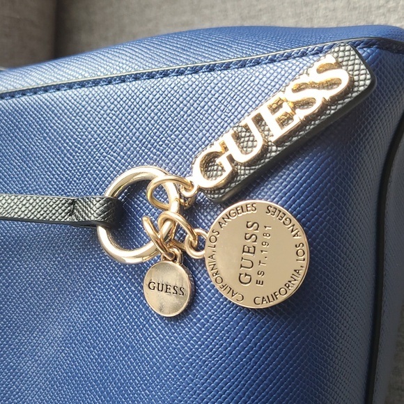 NWOT Guess bag - Picture 3 of 8